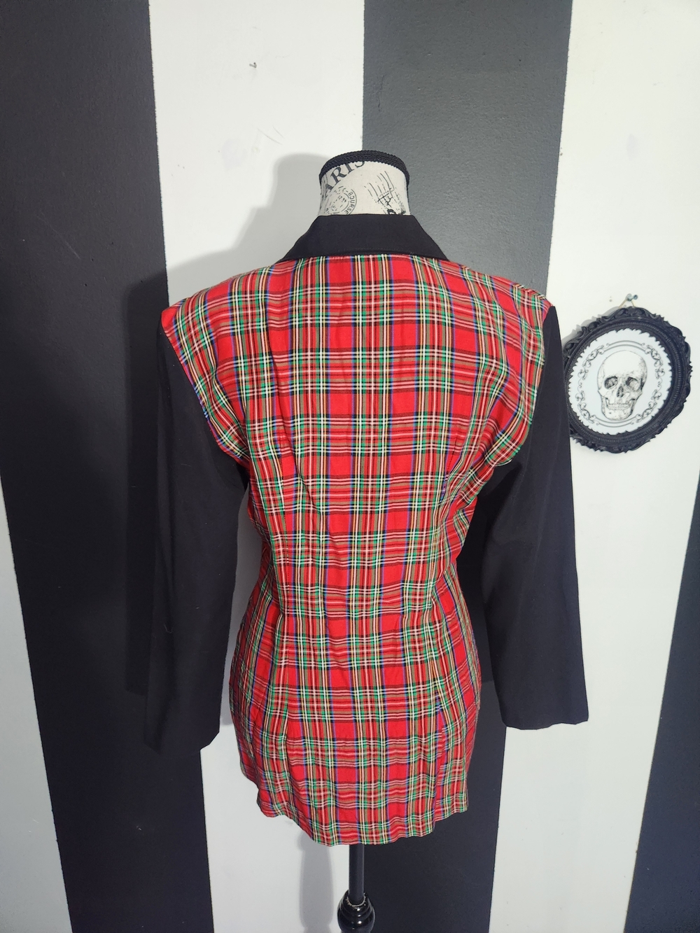 80's Red Tartan Blazer with Black Accents - Picture 4 of 6